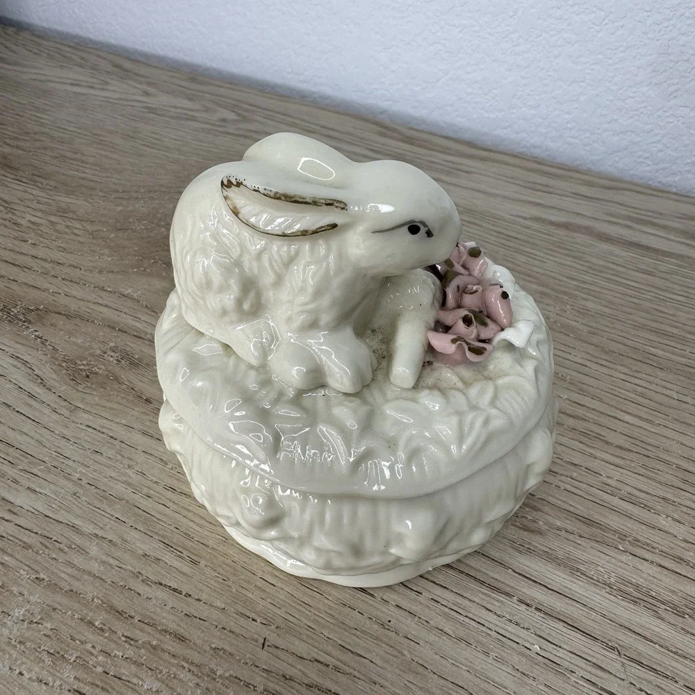 Vintage 2000 Rabbit & Bunnies Ceramic Trinket Box Mothers Day Easter Spring CHIP